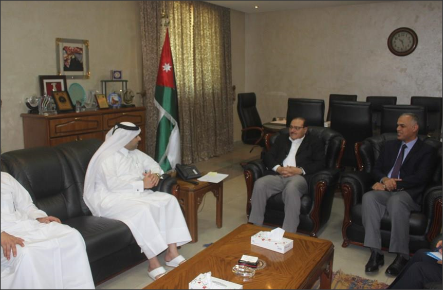 الطويسي يلتقي القائم القطري