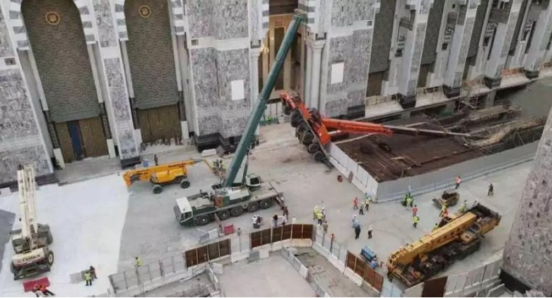 سقوط ذراع رافعة في منطقة عمل