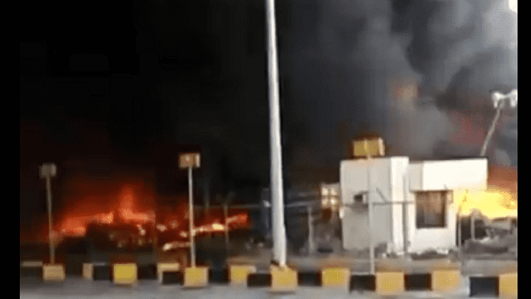 حريق ضخم على الحدود بين السعودية