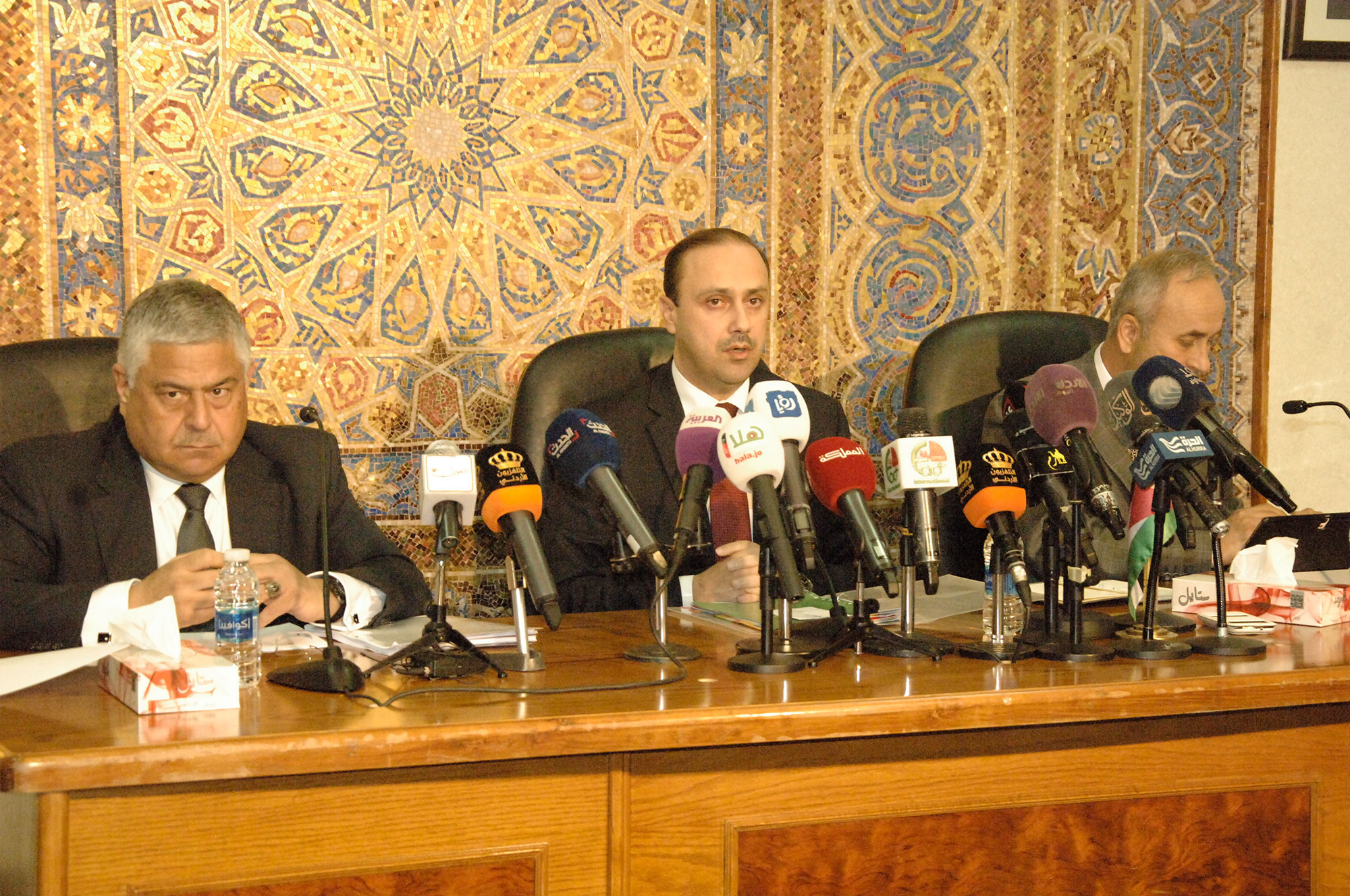 مؤتمر صحفي لوزيريّ الإعلام والماليّة للحديث