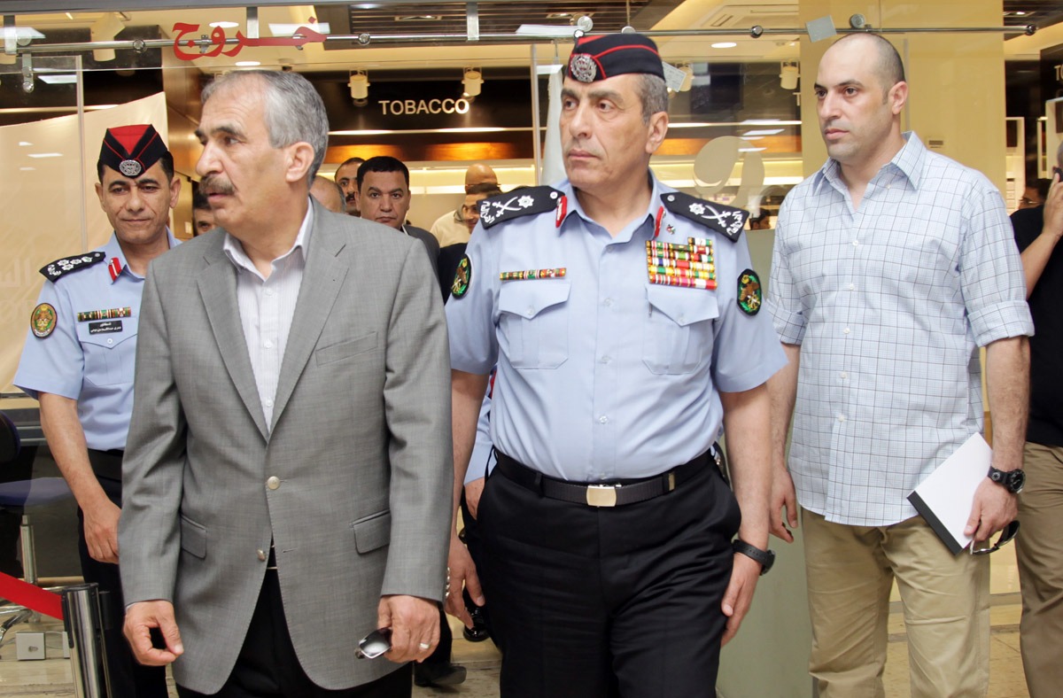 مبيضين والحمود يتفقدان جسر الملك حسين