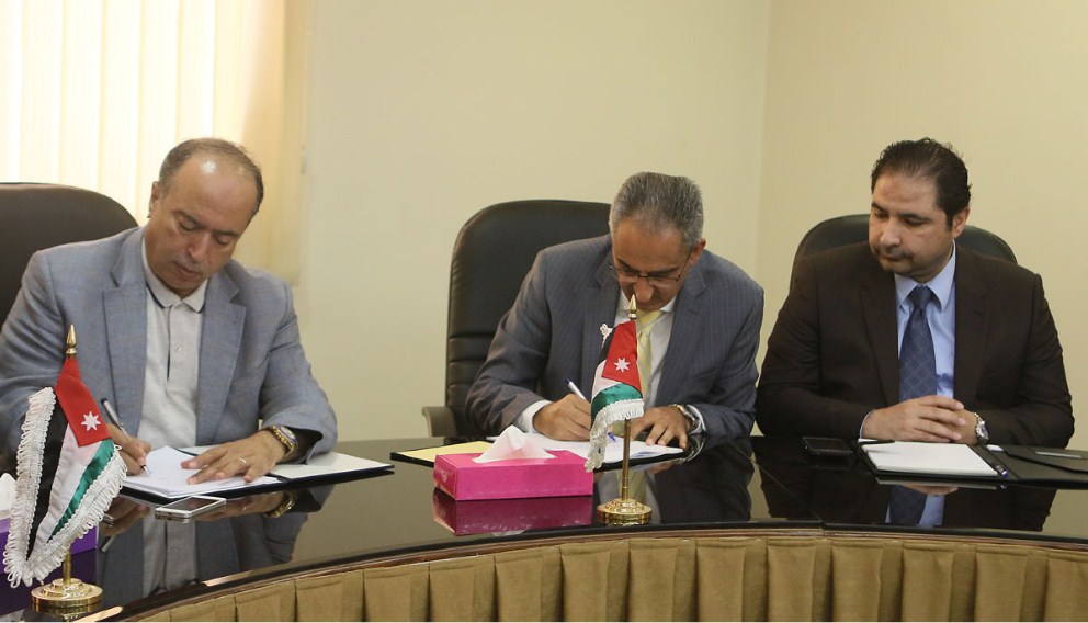 الأحوال توقع اتفاقية لتنفيذ مشروع الأرشفة