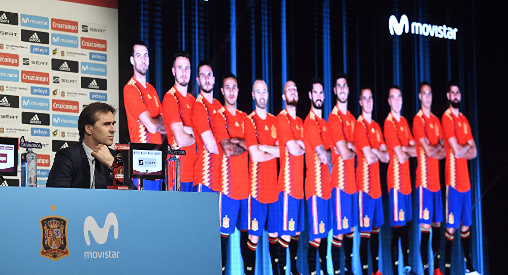 مدرب المنتخب الإسباني يستخدم ’الواتس اب‘