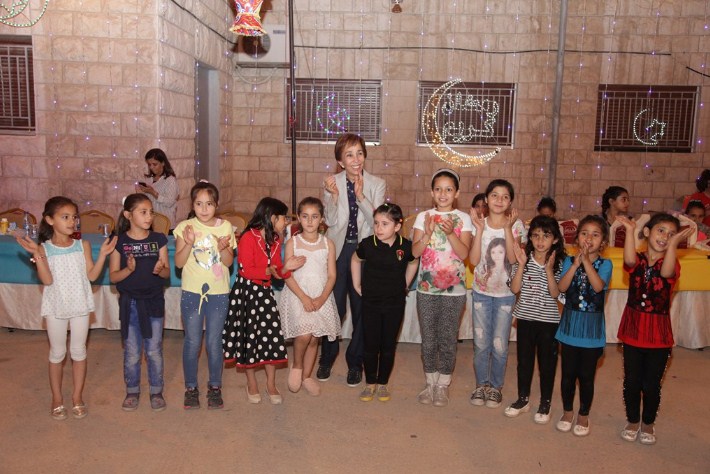 الأميرة بسمة تحضر  افطارا للايتام في