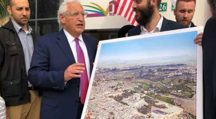 غضب فلسطيني بعد تسلم السفير الامريكي