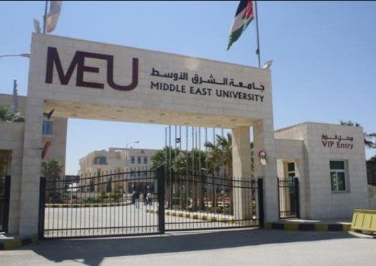 طلاب العمارة و الفنون في «جامعة
