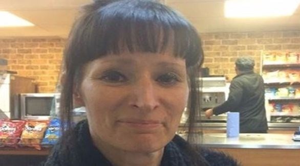 يطعن زوجته 39 مرة ويدعي أنها