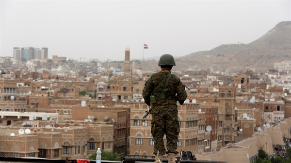 «وساطة» تتيح لـ «امبراطور الشاي» مغادرة