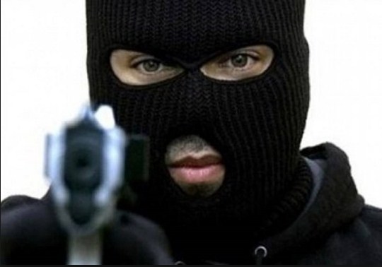 البحث الجنائي يحبط محاولة سلب بنك