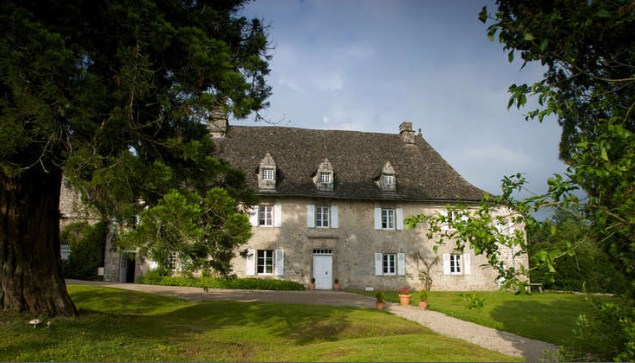 14 دولارا فقط لامتلاك قصر في