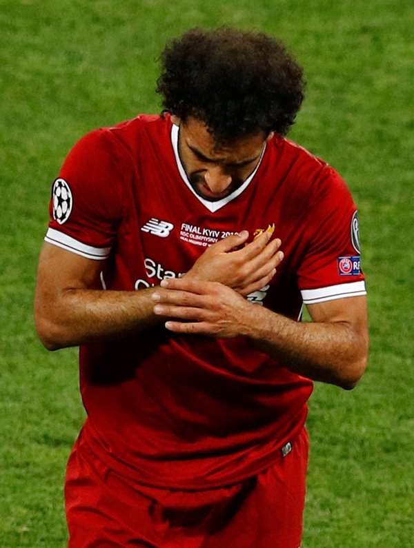 أول صورة لمحمد صلاح بعد إصابته..