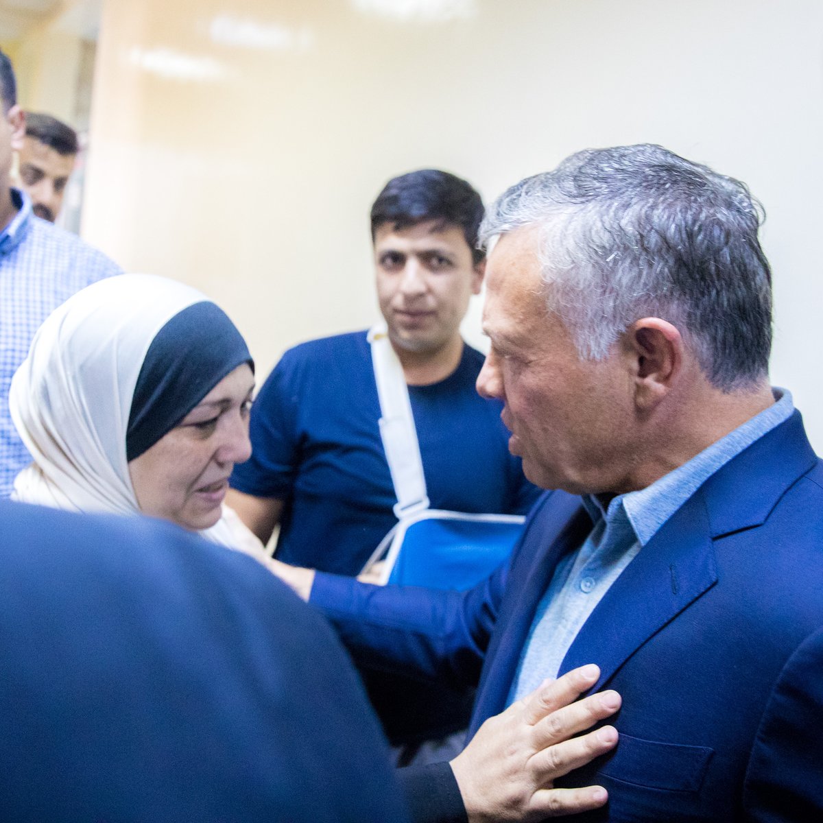 شاهد.. كيف استقبل مراجعون في مستشفى