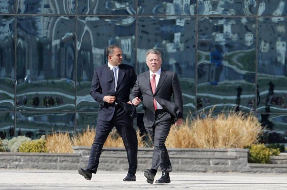 العبابنة مرافقا لـ الملك خلفا للقطارنة