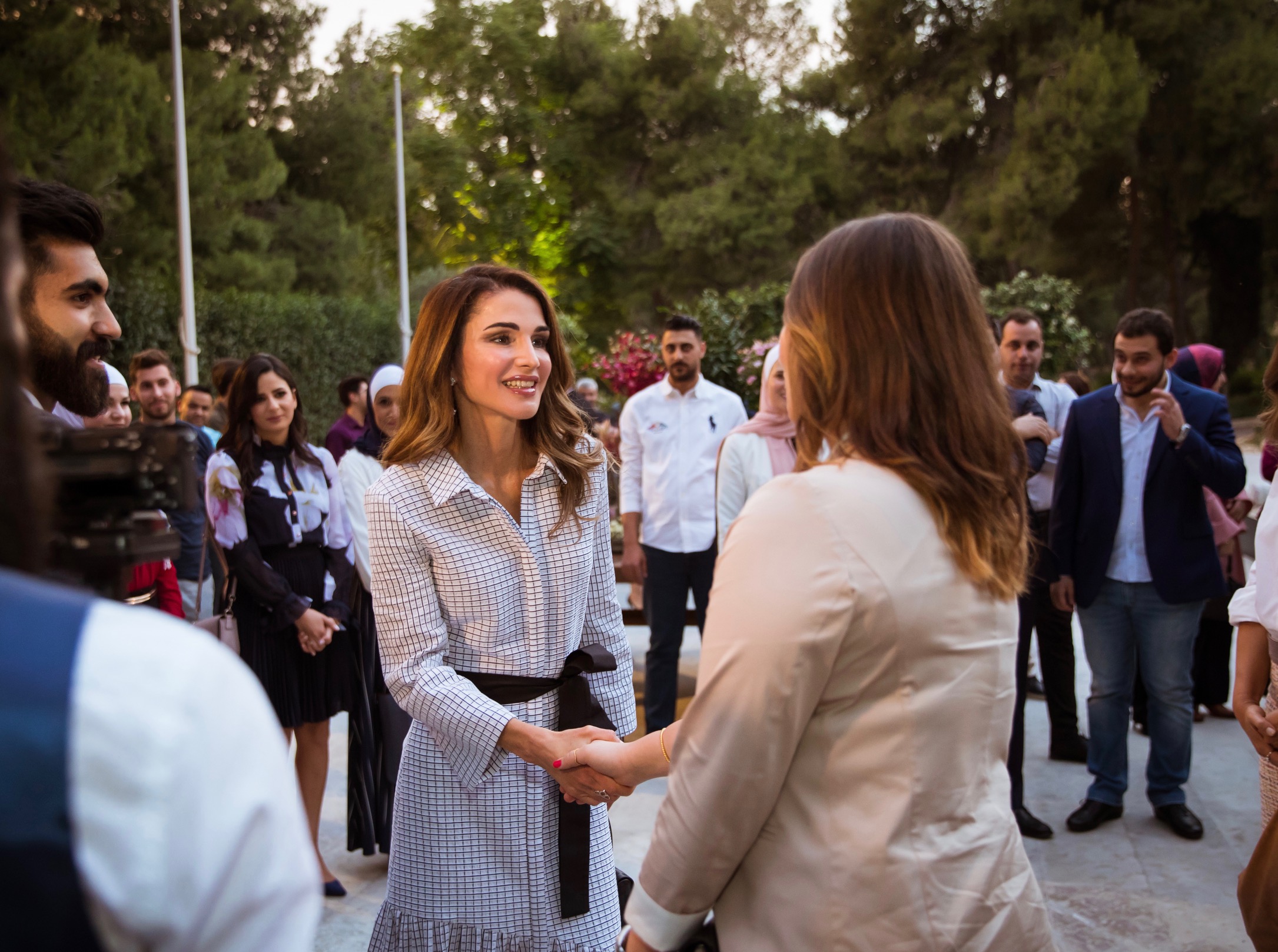 الملكة تقيم مأدبة افطار لعدد من