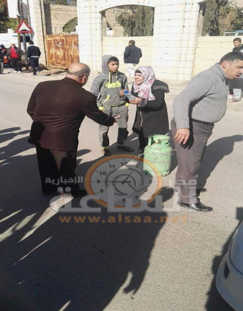 بالصورة : سيدة تحاول حرق نفسها