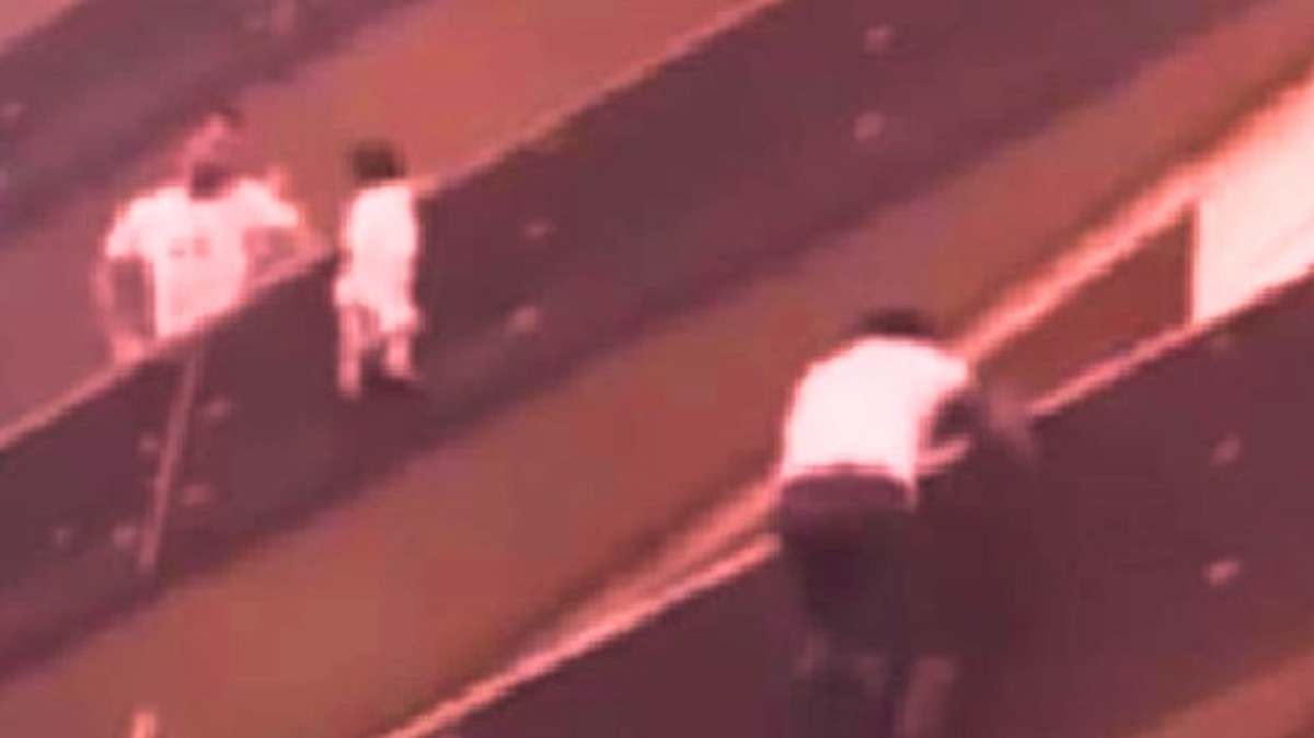 قفز مذهل لشاب صعد 4 طوابق