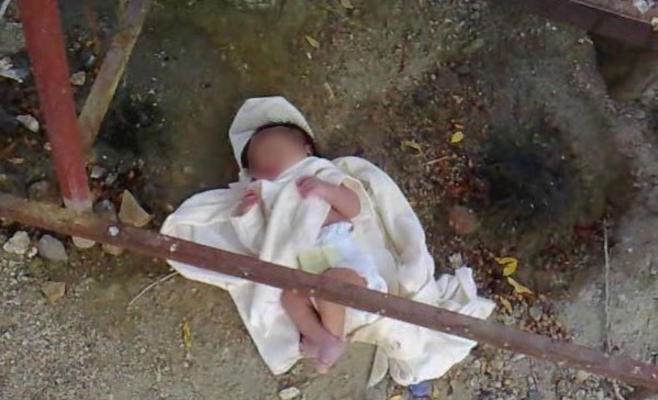 العثور على لقيط «حديث الولادة» أمام