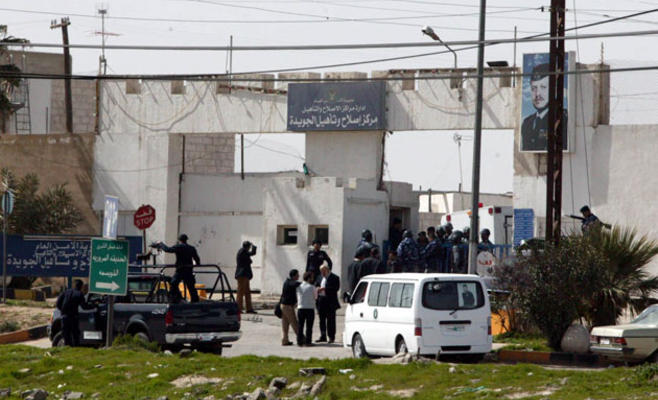 صحيفة: ازدحام شديد في سجون الأردن..