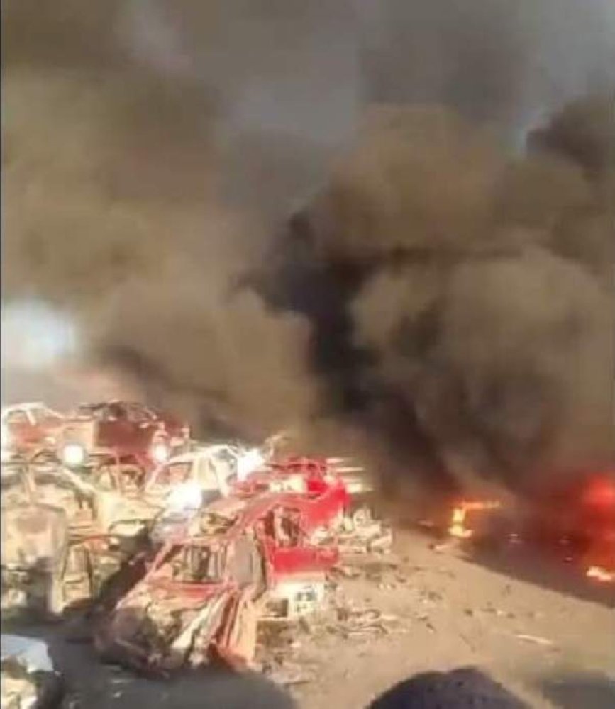 الدفاع المدني يخمد حريق مركبات تالفة