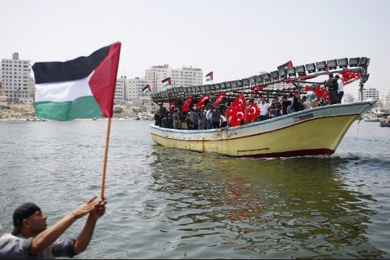 انطلاق سفينة من ميناء غزة لكسر