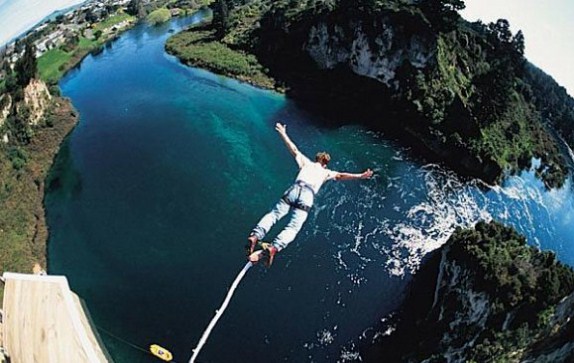 بنطال يقتل صاحبه