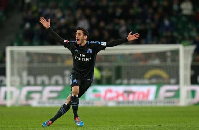 إيقاف شالهان أوغلو لاعب باير ليفركوزن