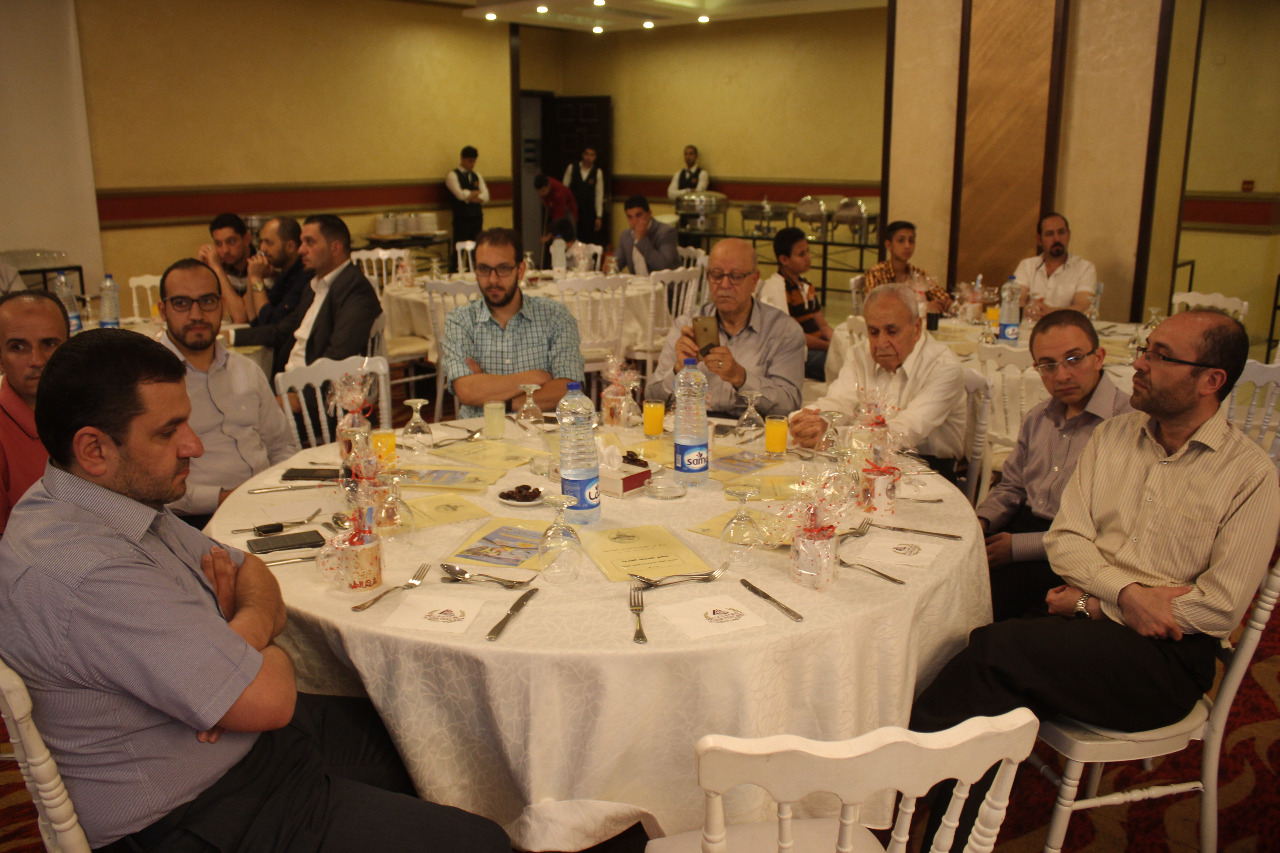 مركز القويسمة للخدمات المجتمعية يقيم إفطارا