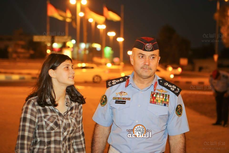 مدير السير يصطحب بناته لتوزيع التمور