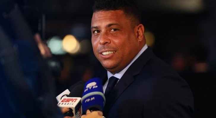 رونالدو البرازيلي يقترب من شراء بلد