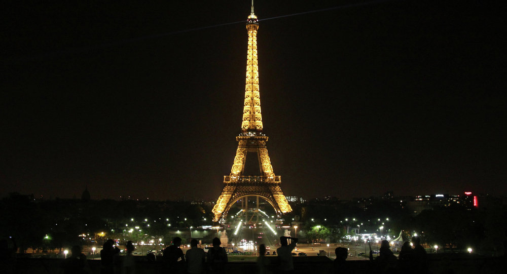 فرنسا تحذر من ارتداء الملابس الدينية