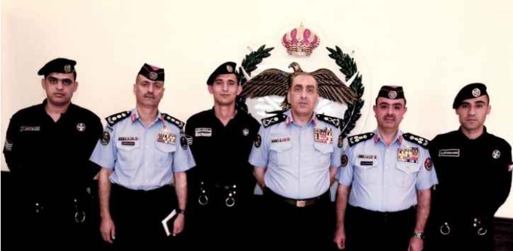 الحمود يكرّم طاقم دورية أمن ضبطوا