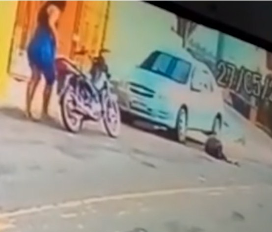 بالفيديو .. تطلق النار على زوجها