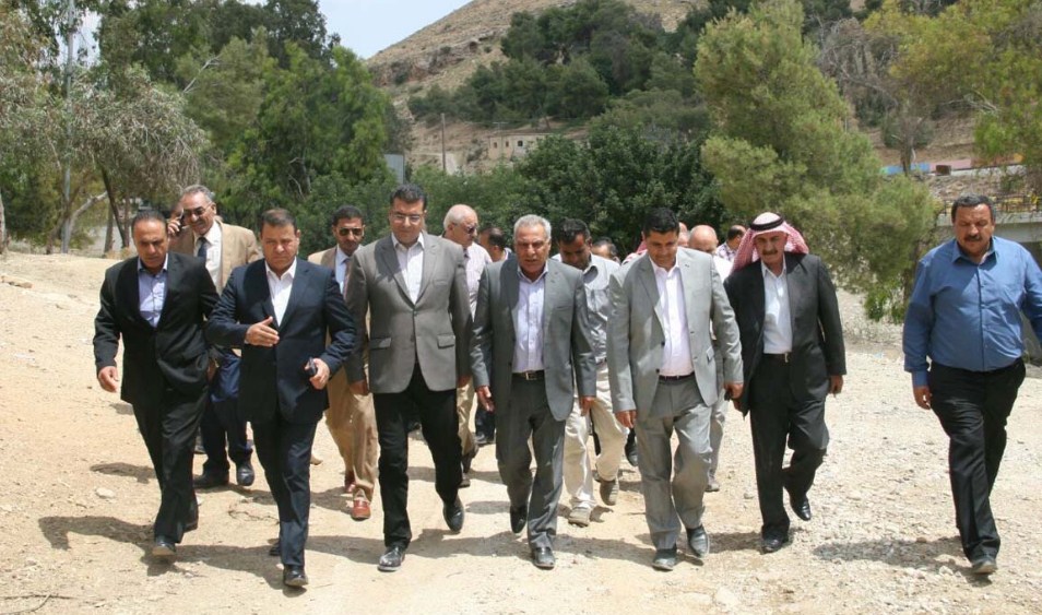 الحنيفات يطلع على واقع محطة الوالة