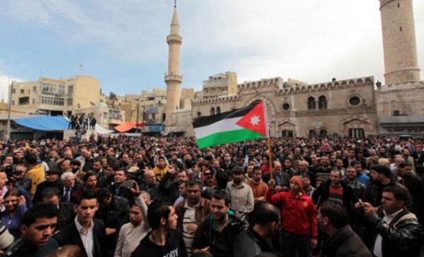 مسيرة حاشدة من أمام «الحسيني»