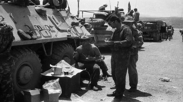 طيار سوفيتي أسقطت طائرته فوق أفغانستان