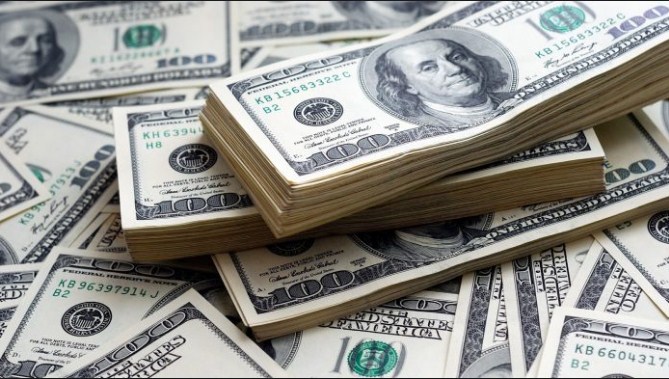 تراجع الدولار الأمريكي عالميا لليوم الثالث
