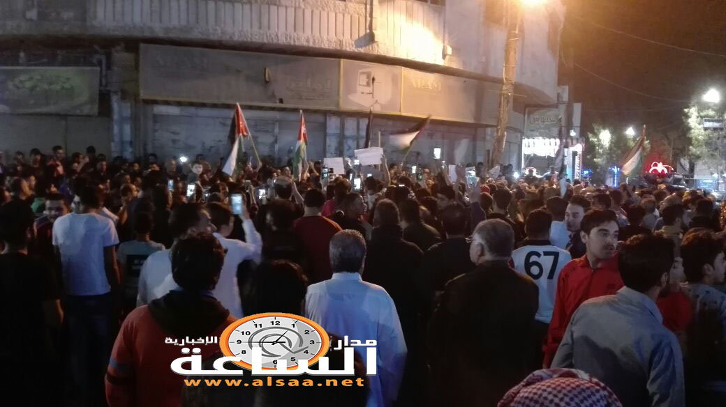 شباب رحاب بني حسن يغلقون طريق