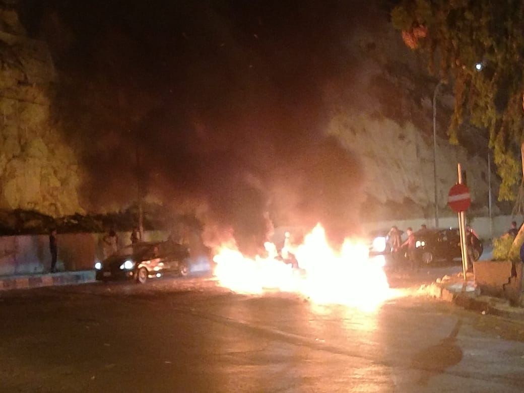 السلط: إغلاق الطريق الرئيسي احتجاجا على