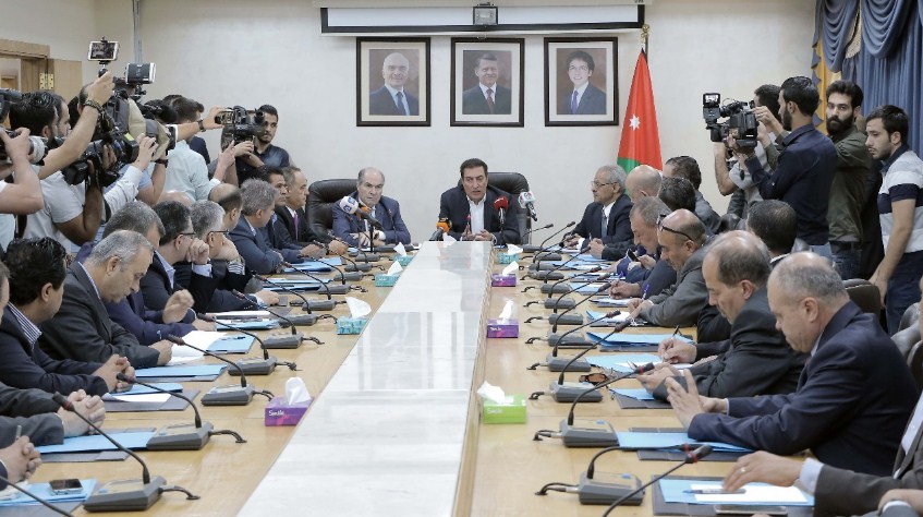 دورة استثنائية سريعة بعد العيد.. والحكومة