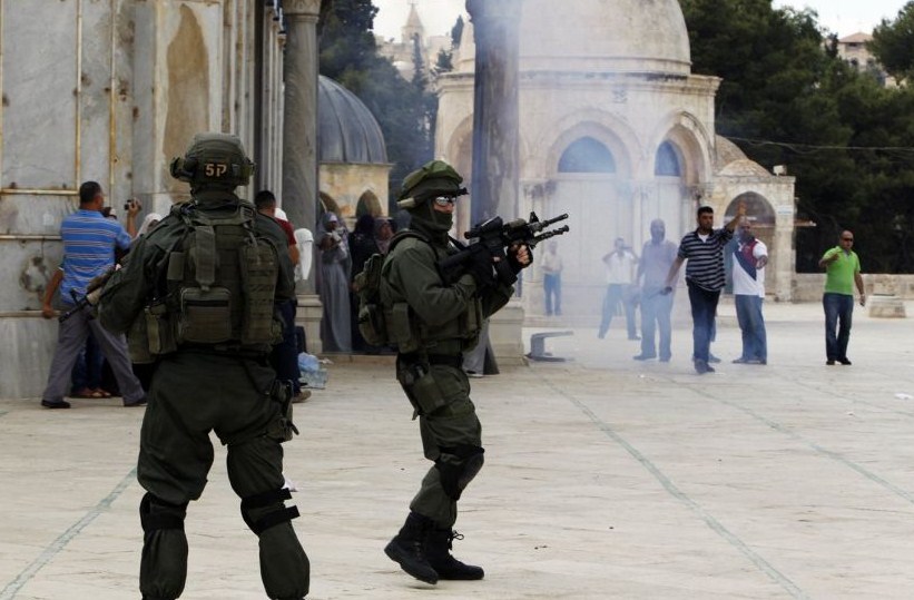 أكثر من 110 اعتداءات على المسجدين