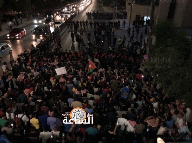 الامن يمنع المحتجين من الوصول للدوار
