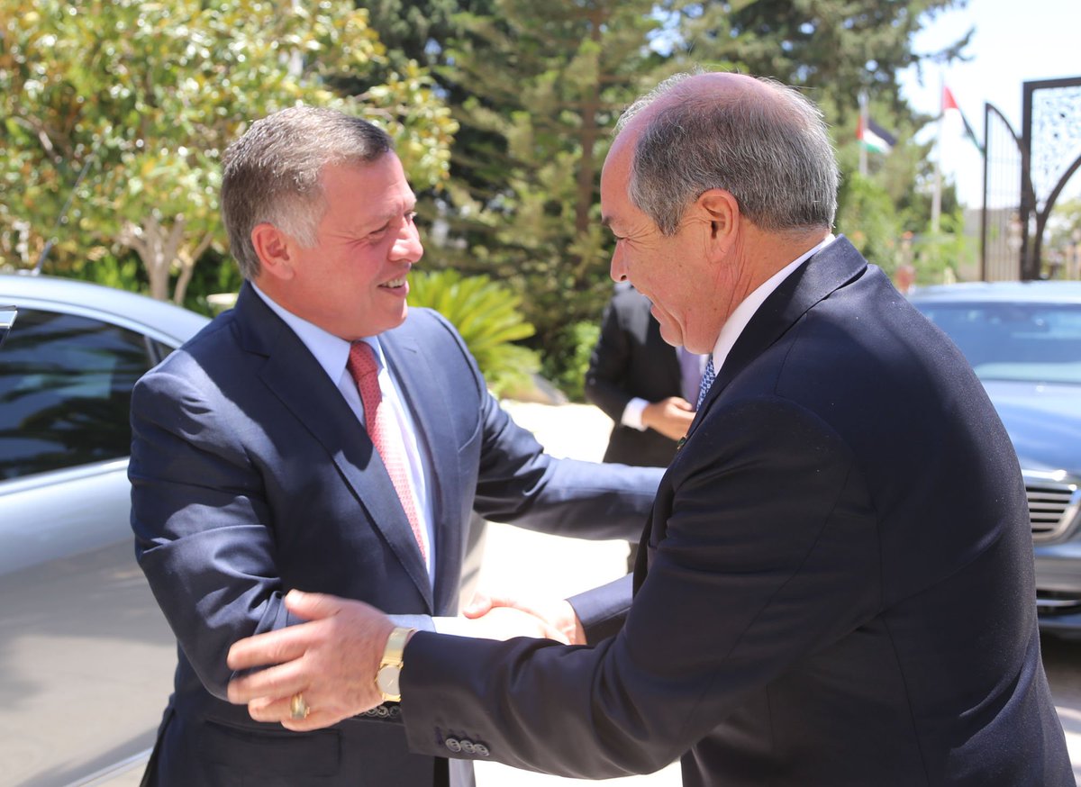 مصدر: الملك وافق شفويا على استقالة