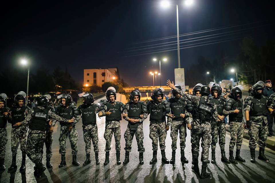 42 اصابة بين صفوف الأمن خلال