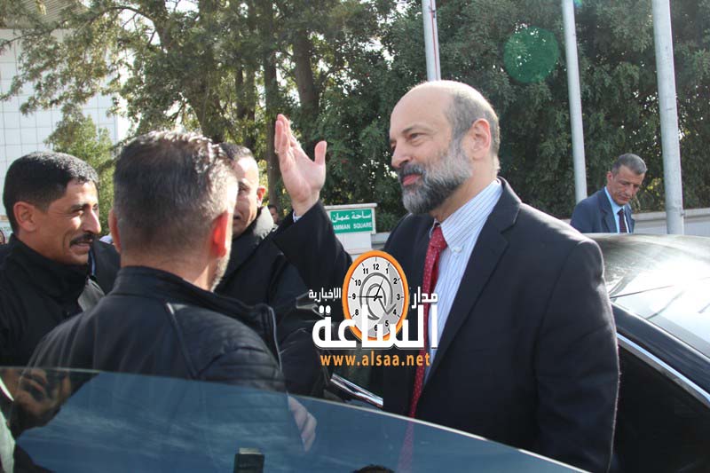 تكليف الرزاز بتشكيل الحكومة الجديدة خلفا