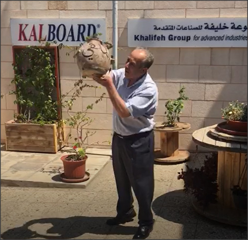 بالفيديو.. أردني يكسر «جرة» فرحا برحيل