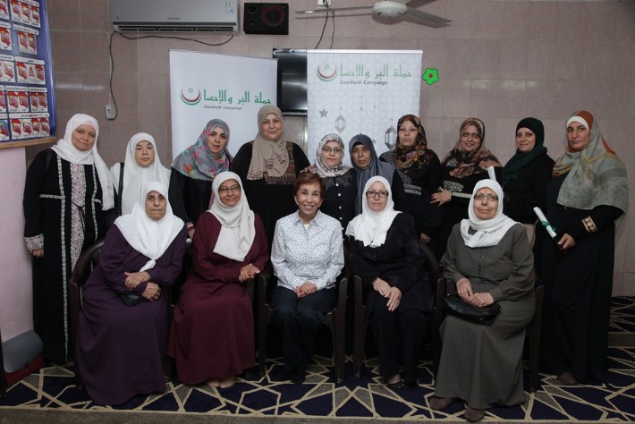 الاميرة بسمة تسلم مساعدات «البر والاحسان»