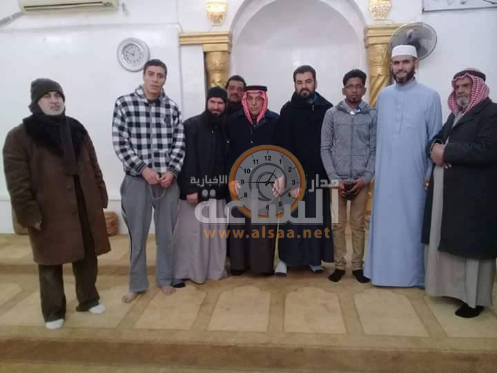 بوذي يعلن اسلامه بالمسجد العمري في