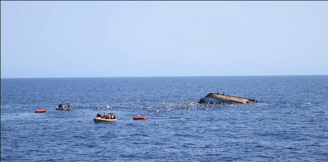 إقالة مسؤولين تونسيين غداة غرق عشرات