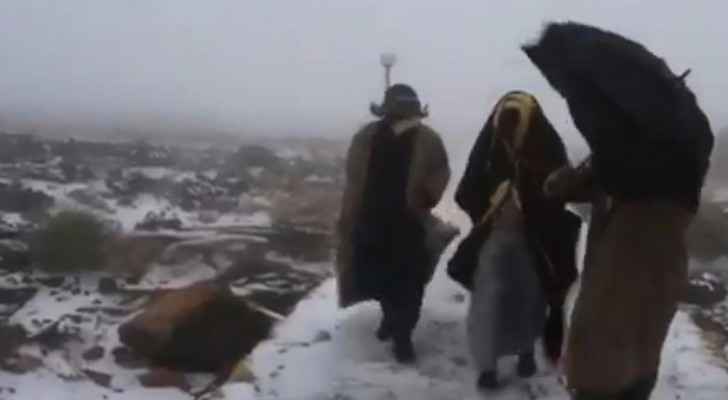 ثلوج وطقس على نحو غير مألوف