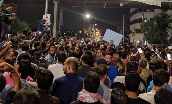 محتجون قرب الدوار الرابع: قولوا الله